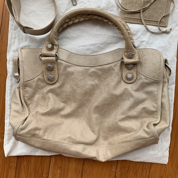 Balenciaga Motorcycle bag with large silver grommets in oatmeal color - Picture 4 of 10